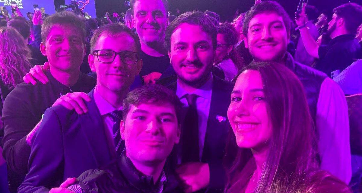 Euforia libertaria en redes sociales tras la victoria de Manuel Adorni