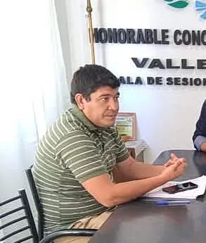 <div class="volanta-custom" style="
                color: #444;
                font-size: 0.8rem;
                font-weight: 600;
                line-height: 1.1;
                margin-bottom: 6px;
                text-transform: uppercase;
                letter-spacing: 0.3px;
                text-align: left;
            ">concejal Pedro Lucero</div><div class="post-title-custom" style="text-align: left;">“Creemos que son 500 la becas que se dieron de baja por parte del municipio de Valle Fertil»</div>