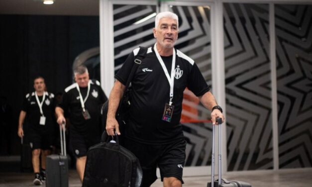 Omar De Felippe sobre el triunfo: «Hay que agradecer y felicitar a estos chicos»