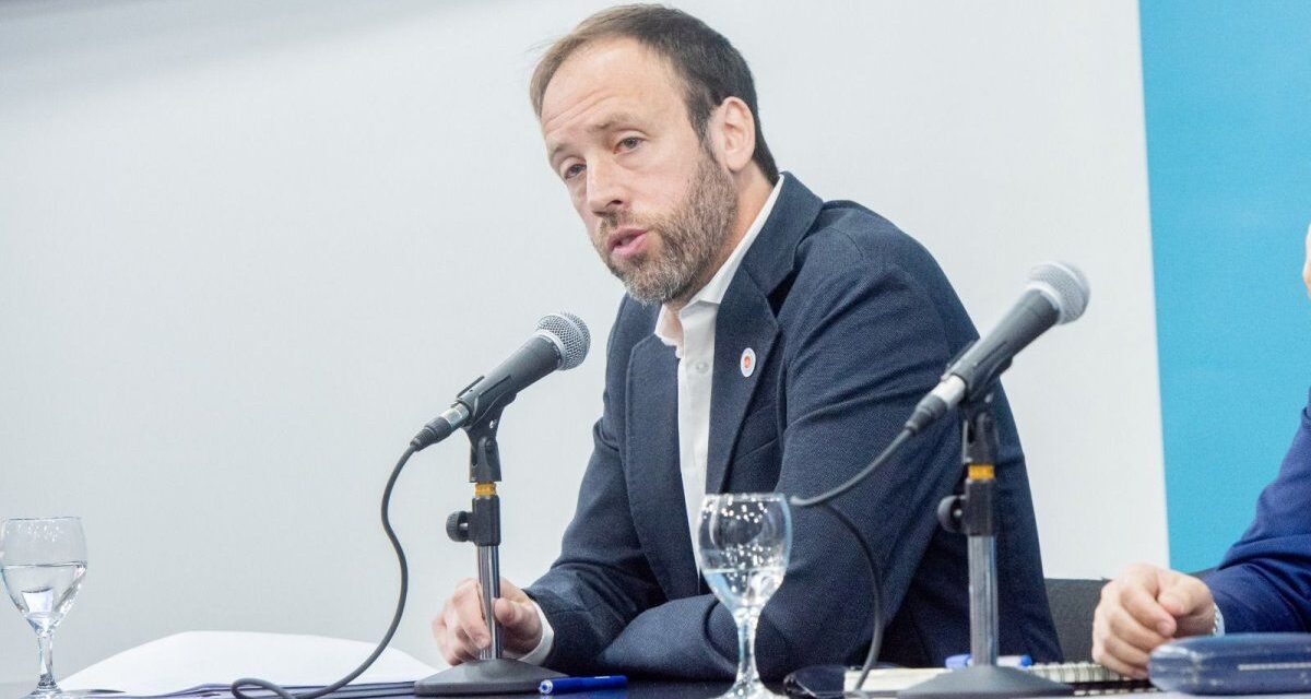 Provincia ofreció aumentos salariales a estatales y docentes y se comprometió a reabrir paritarias en agosto