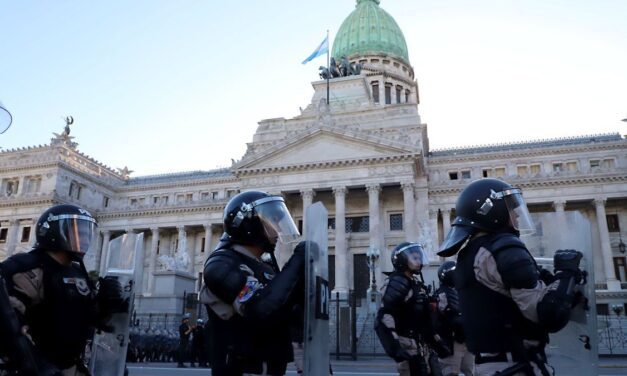 La oposición apuntó contra el uso del Congreso para el resguardo de las fuerzas federales durante las marchas