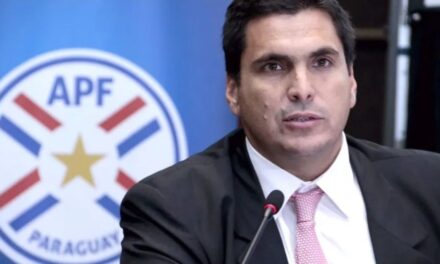 El jefe del fútbol paraguayo en la mira por audios con representantes