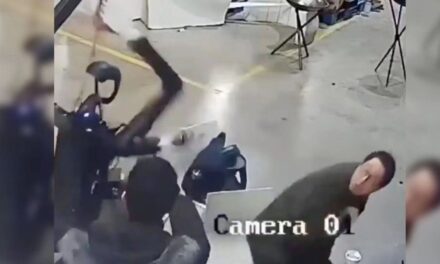 Un robot perdió el control y casi ataca a uno de sus creadores en una fábrica de China