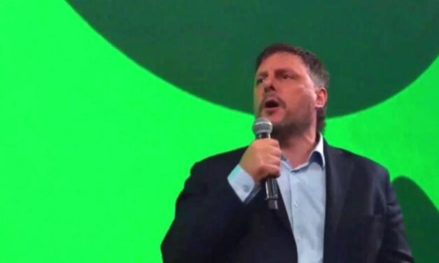 Con críticas al PRO y a LLA, Leandro Santoro llamó a construir un consenso que permita soñar con un país justo e igualitario