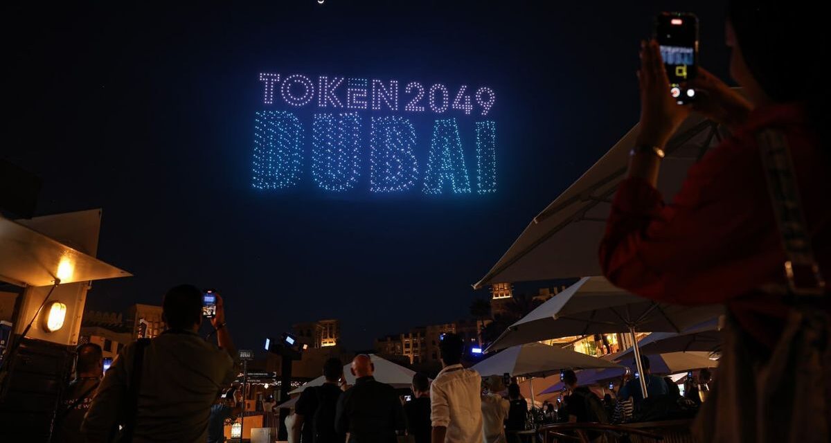 1.500 drones brillan por $DOGS y Notcoin en Token2049
