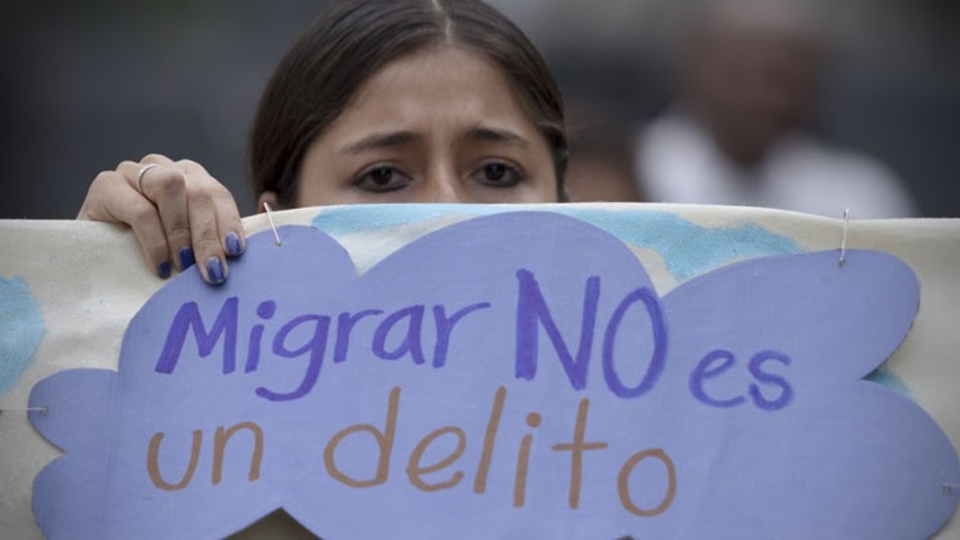 «El Gobierno ignora que la migración es un factor de desarrollo» | Duro documento de las organizaciones migrantes contra el DNU «xenófobo» de Milei