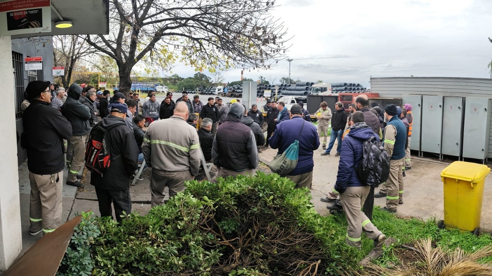 Más de 100 familias en riesgo de quedar en la calle por el ajuste en Acindar