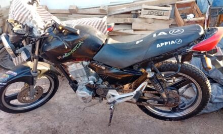 Intentaron huir, pero los atraparon con una moto robada