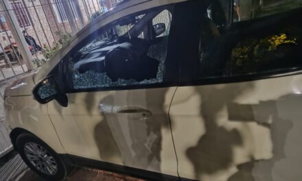 Lo atraparon tras robar un celular del interior de un vehículo