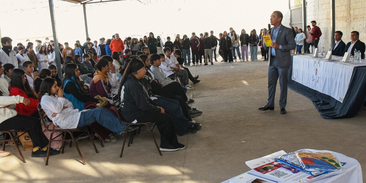 Literatura en movimiento: el certamen “San Juan Escribe” llegó a las aulas de Sarmiento