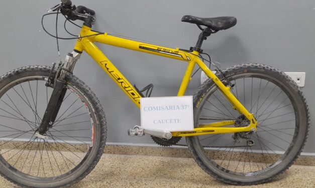 Intentó escapar y dejó una bicicleta robada