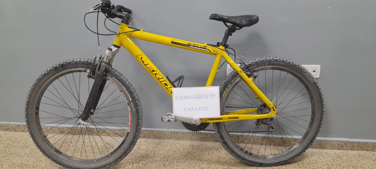 Intentó escapar y dejó una bicicleta robada