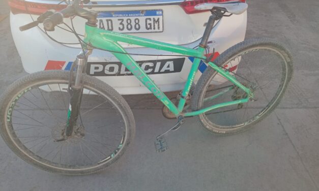 Intentó escapar y dejó tirada la bicicleta: La secuestró la policía