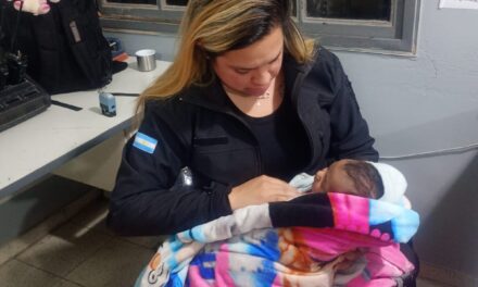 Una agente policial le salvó la vida a un bebé de un mes en Santa Lucía