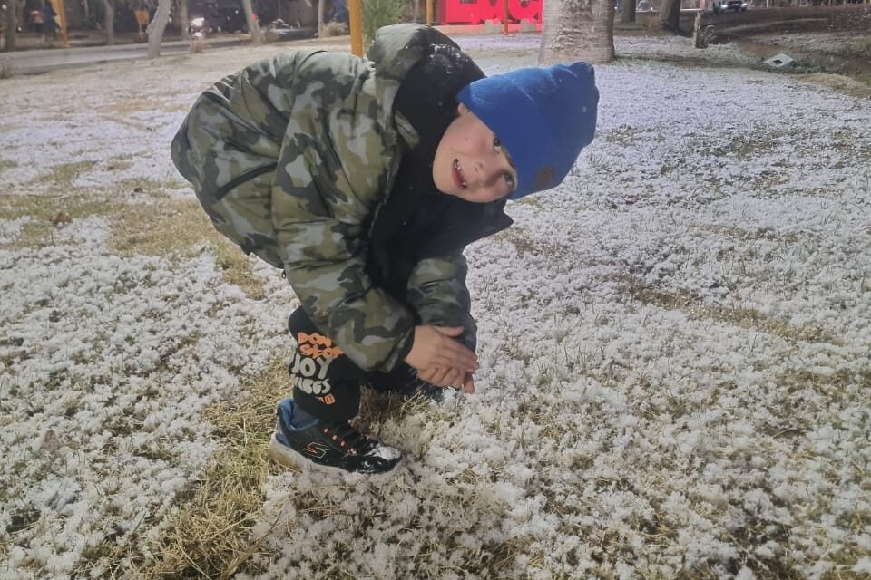 Calles y plazas llenas de vecinos que salieron a celebrar la nevada