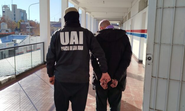 Exhibía armas en redes y terminó detenido en Chimbas