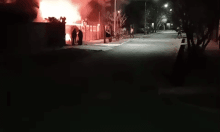 Incendio en Calingasta: Dos viviendas afectadas en el barrio Centinela