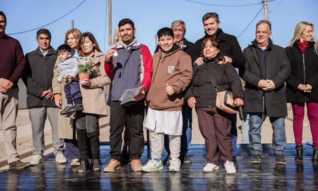 Orrego entregó viviendas en Calingasta y afirmó que “el sueño de muchas familias hoy se cumple”