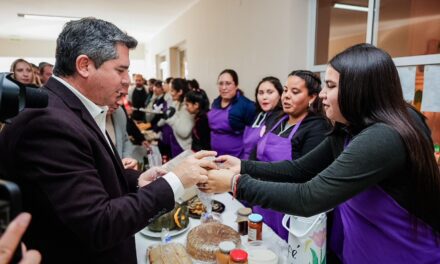 El gobernador Orrego recorrió el operativo San Juan Cerca en Angaco