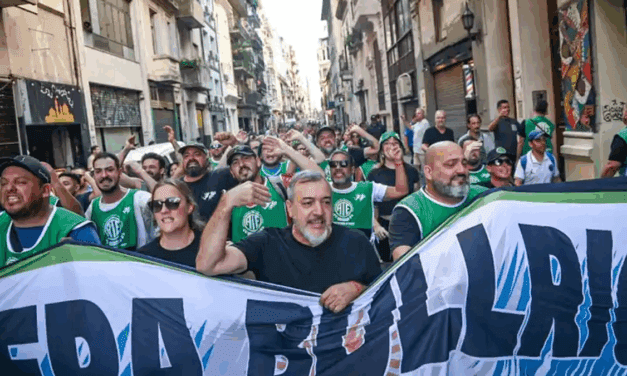 Llama a tomar el feriado por el Día del Trabajador Estatal y desconoce el decreto de Javier Milei