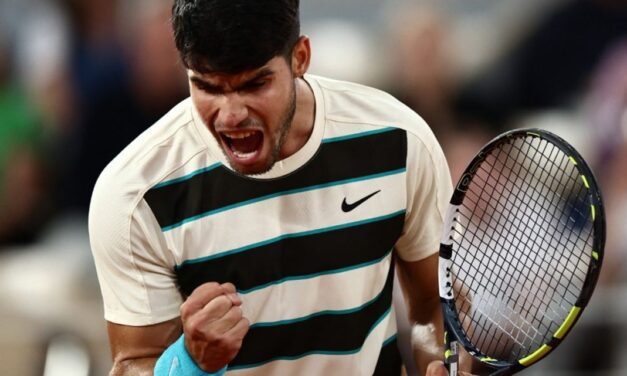 Alcaraz avanzó a la final con retiro de Musetti y buscará el bicampeonato en Roland Garros