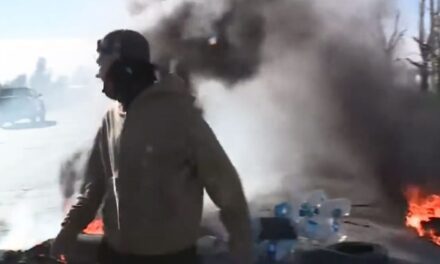 Vecinos cortaron la ruta 3 y reclamaron que casi 4 mil personas no cobraron la ayuda