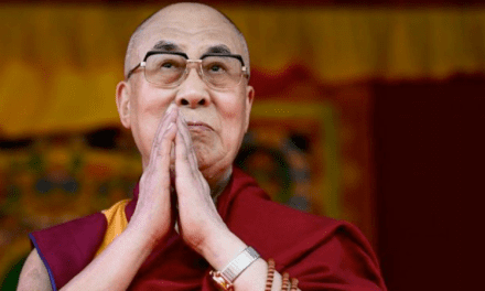 Dalái Lama cumple 90 años y da indicios sobre su sucesor
