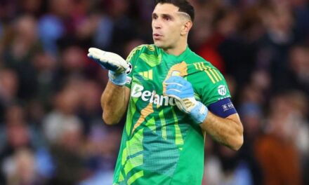 Manchester United tendría en su radar a Emiliano Dibu Martínez