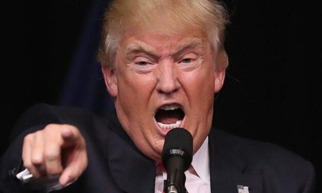 Donald Trump eliminará la línea de asistencia para jóvenes LGBTQ+ y desató la polémica