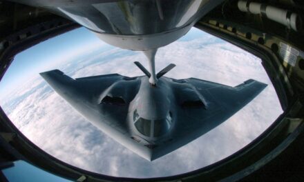 La trama del ataque: aviones furtivos B-2 Spirit, con ojivas GBU-57 de 13 toneladas, que explotan a 60 metros de profundidad