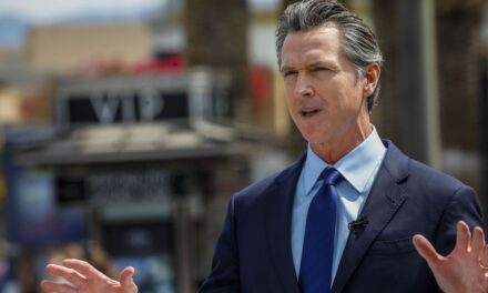 Tras las protestas en Los Ángeles, el gobernador Gavin Newsom denunciará a la administración de Donald Trump