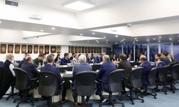 Gobernadores activan cumbre en la Ciudad alarmados por la caída de la coparticipación federal