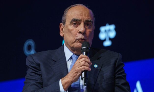 El tema de Manuel Adorni tenía que haberse terminado mucho antes