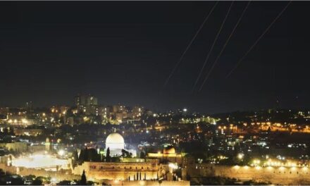 Irán lanzó cientos de misiles y desde Israel advirtieron que Teherán arderá si continúa con el contraataque