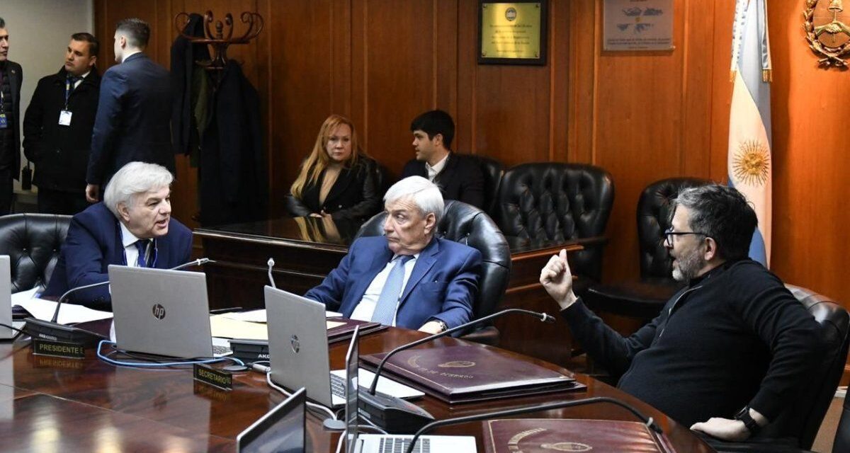 El Gobierno define si aceptará la renuncia