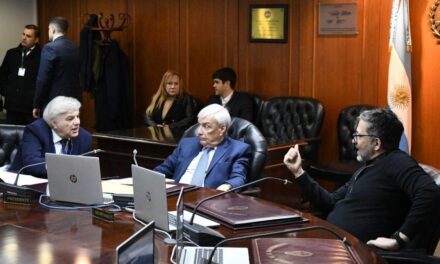 El Gobierno define si aceptará la renuncia