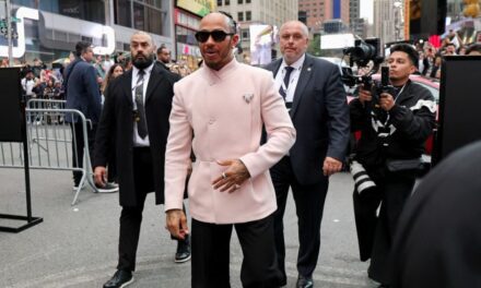 Lewis Hamilton debuta como productor de cine y ¿lobbista de Apple?