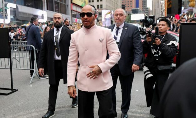 Lewis Hamilton debuta como productor de cine y ¿lobbista de Apple?