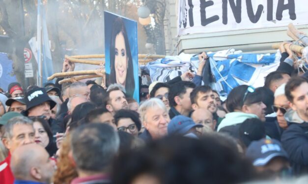 El frente Peronismo, una foto que no es película y el desconcierto de Milei