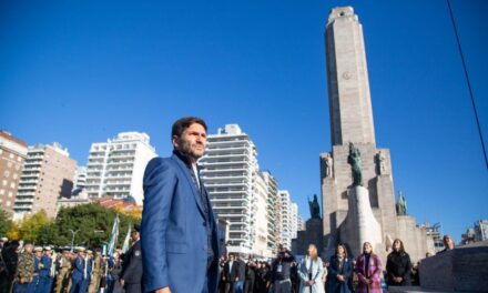 Con un mensaje a los narcos, Maximiliano Pullaro conmemoró el Día de la Bandera