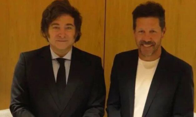 Milei y el Cholo Simeone se encontraron en Madrid y recordaron que se enfrentaron en inferiores: «Jugába mejor él, era bueno»