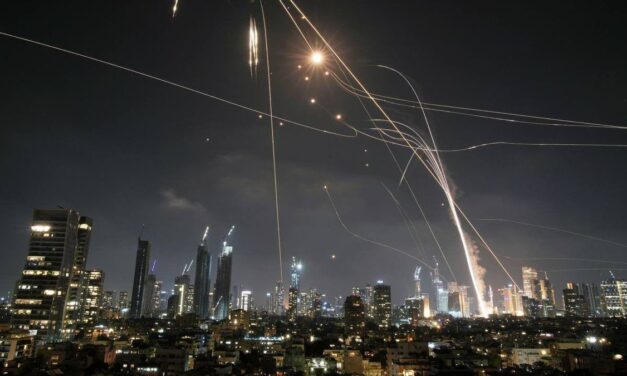 Mientras Israel e Irán reanudan el fuego cruzado, Donald Trump anuncia una tregua total dentro de 6 horas