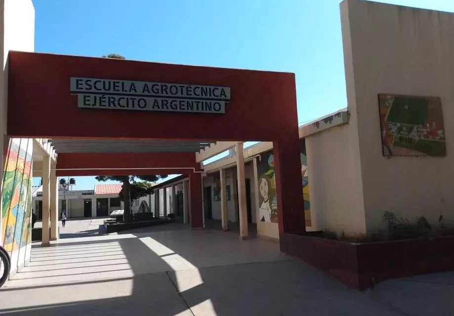 Una escuela de Valle Fertil recibió 5 millones de pesos por su proyecto de café de algarrobo