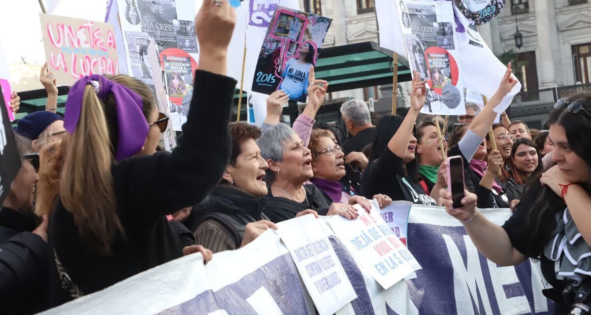 Masiva marcha en el Congreso unificó reclamos de jubilados, Ni Una Menos y el Hospital Garrahan contra Milei