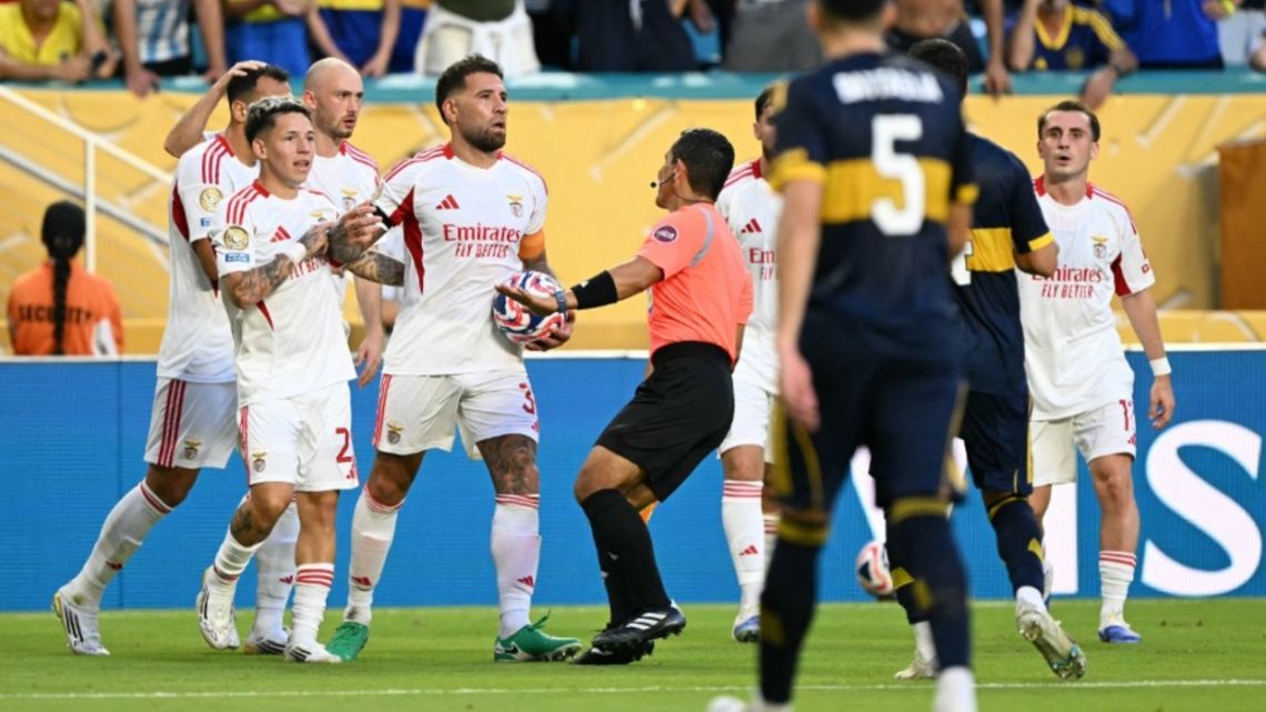 Otamendi, el villano perfecto de Boca: fue silbado por los hinchas y respondió con un festejo provocativo