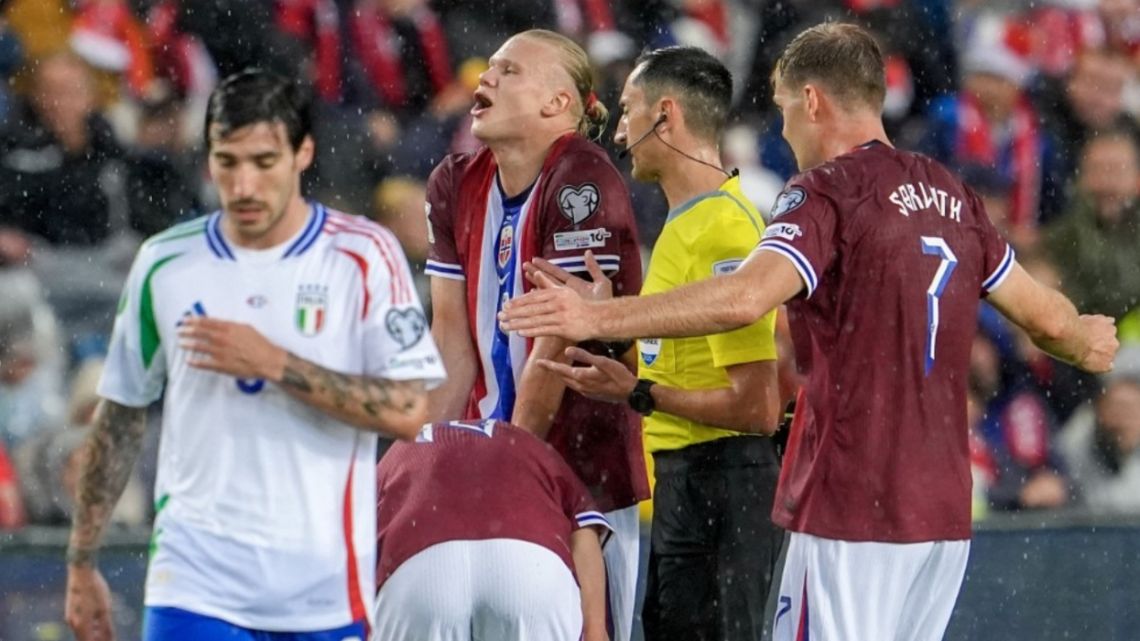 Golpe inédito en las Eliminatorias europeas: Noruega goleó 3-0 a Italia y complicó su clasificación directa al Mundial 2026