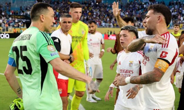 Cruce caliente entre Otamendi y Marchesín: empujón, reclamos y tensión