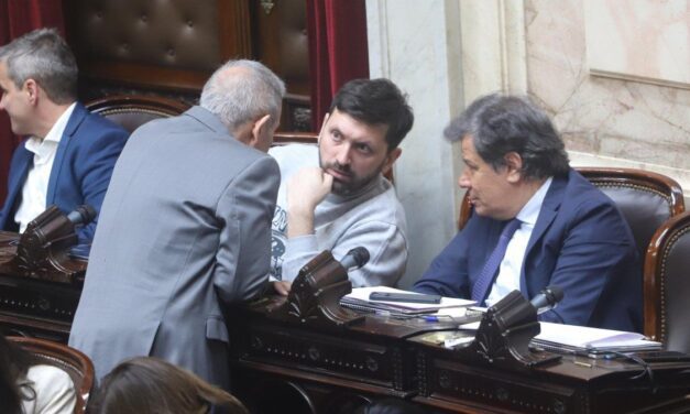 En medio del parate legislativo, la oposición busca marcarle la cancha a Milei en Diputados