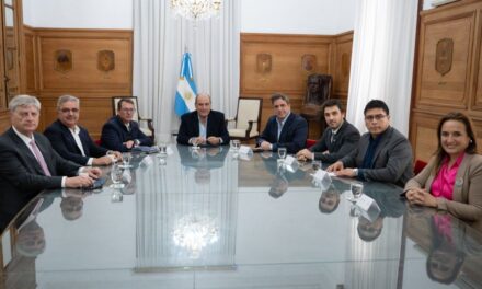 Alerta por caída de la coparticipación y reclamo por el impuesto a los combustibles