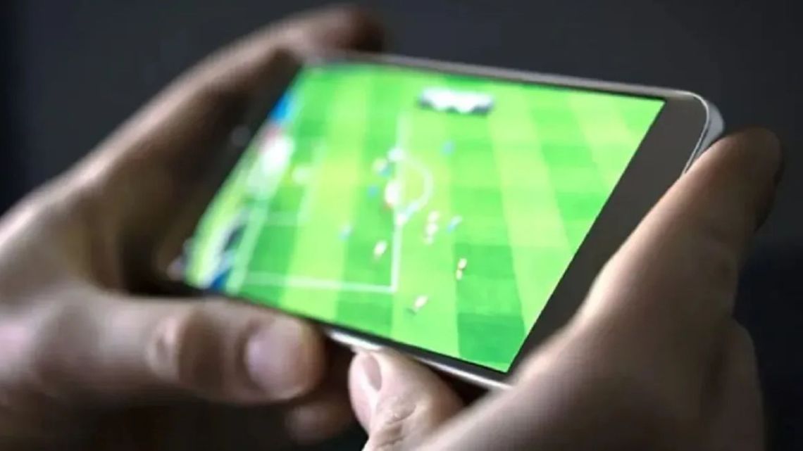 La Justicia activa un operativo contra la piratería de fútbol: las transmisiones ilegales de partidos serán bloqueadas en tiempo real